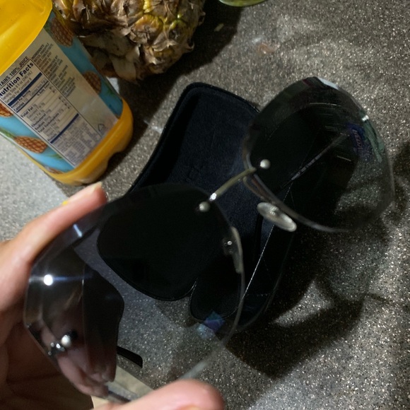 Chanel sunglasses for women - Picture 2 of 3